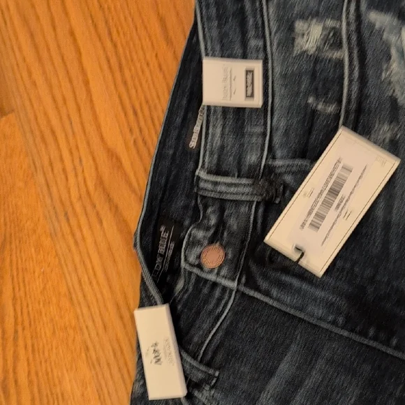 NEW W/Tags. Judy Blue Midrise Slim Bootcut Heavily Distressed. - Picture 2 of 5